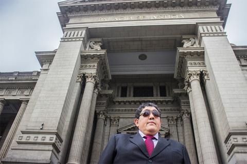 Personas con discapacidad visual son discriminadas en servicios bancarios